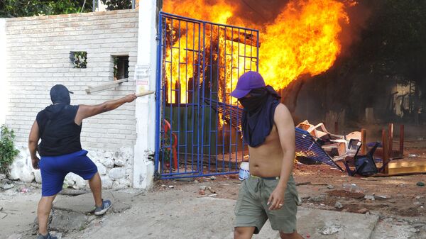 Incendian la sede de la Federación Sindical Única de Trabajadores Campesinos de Santa Cruz - Apiaguaiki Tumpa - Sputnik Mundo