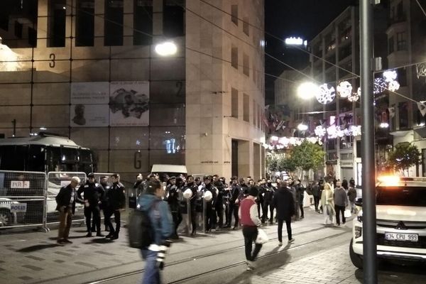 Concentración policiaca en Estambul tras el estallido de una bomba. Concentración policiaca en Estambul tras el estallido de una bomba. - Sputnik Mundo