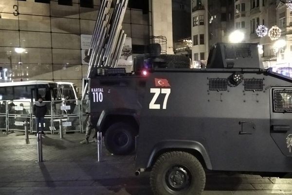 La autoridad turca reportó la detención de una mujer señalada como responsable por la detonación. La autoridad turca reportó la detención de una mujer señalada como responsable por la detonación. - Sputnik Mundo