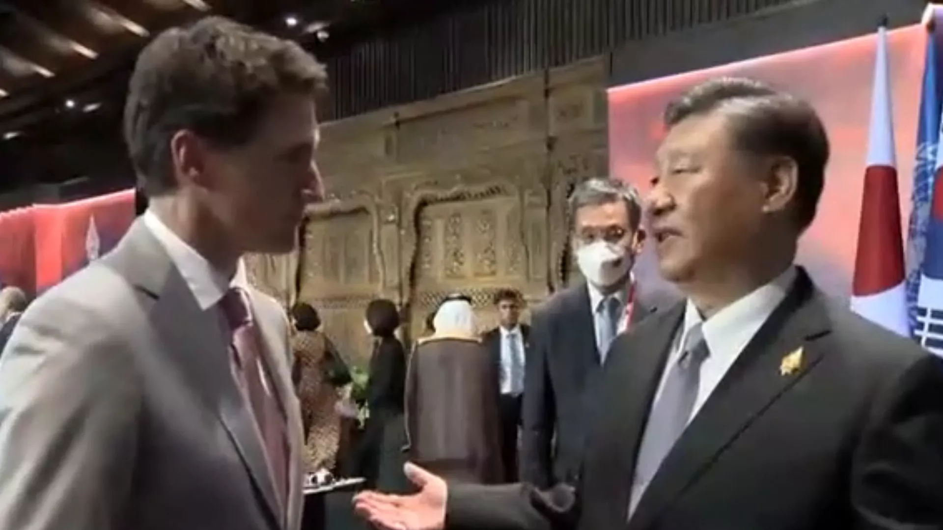 El primer ministro canadiense, Justin Trudeau, y el presidente chino, Xi Jinping, durante la cumbre de líderes del G20 en Nusa Dua, Bali, Indonesia, el 15 de noviembre de 2022 El primer ministro canadiense, Justin Trudeau, y el presidente chino, Xi Jinping, durante la cumbre de líderes del G20 en Nusa Dua, Bali, Indonesia, el 15 de noviembre de 2022 - Sputnik Mundo, 1920, 16.11.2022