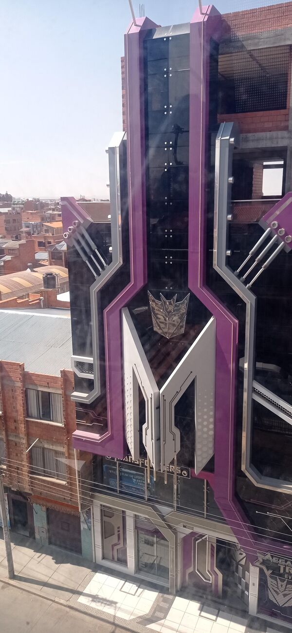 Los Transformers también están presentes en los cholets de El Alto - Sputnik Mundo