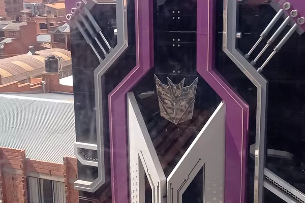 Los Transformers también son homenajeados en El Alto Los Transformers también son homenajeados en El Alto - Sputnik Mundo