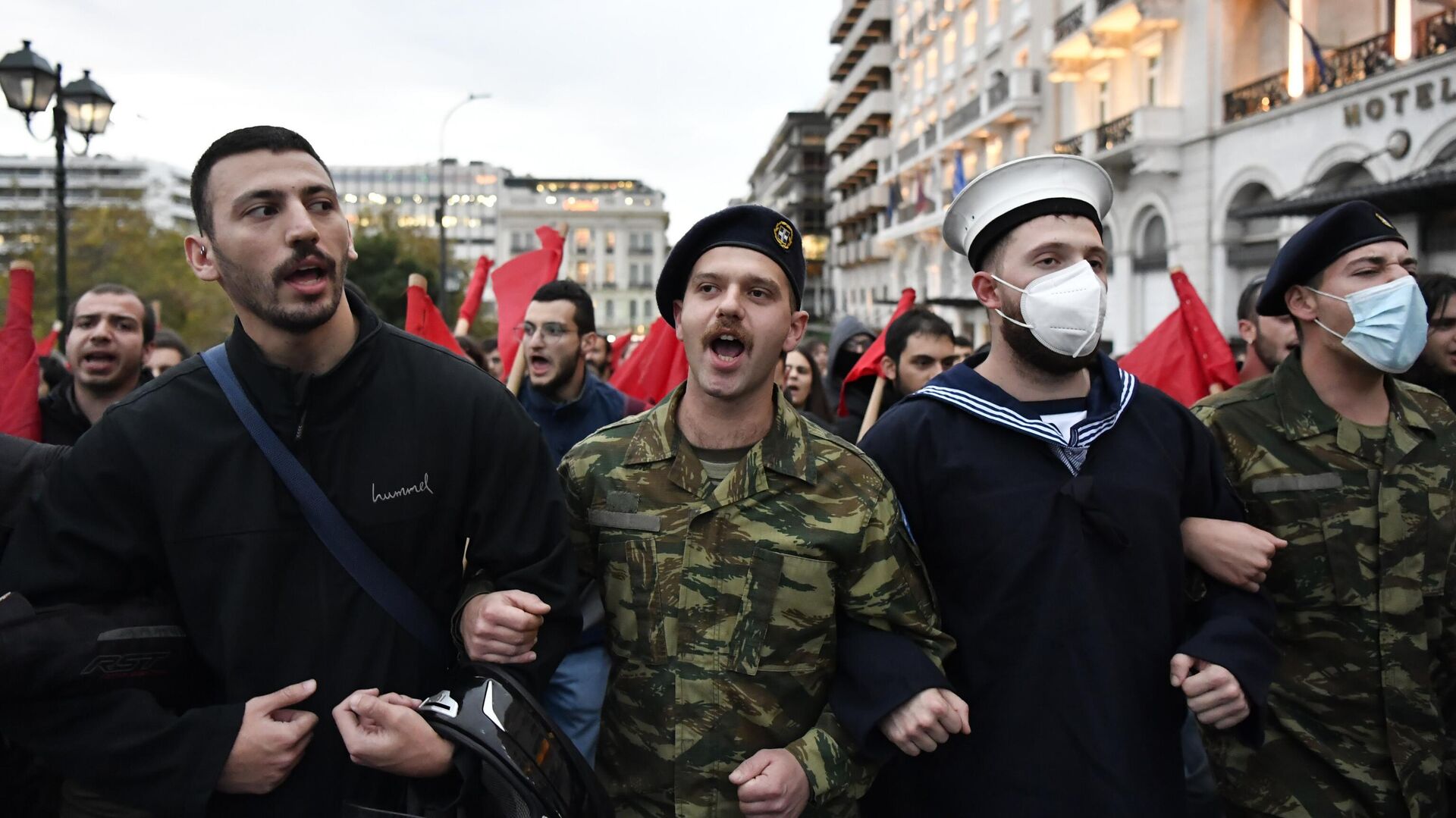 Estudiantes griegos protestan en el aniversario de la masacre de la Politécnica, 17 de noviembre de 2022 Estudiantes griegos protestan en el aniversario de la masacre de la Politécnica, 17 de noviembre de 2022 - Sputnik Mundo, 1920, 17.11.2022