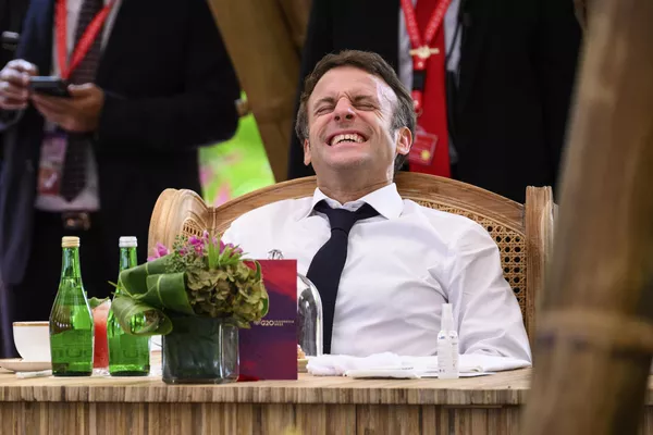 El presidente de Francia, Emmanuel Macron, habla con sus colegas antes de un desayuno de trabajo en la cumbre del G20 en Bali, Indonesia. - Sputnik Mundo