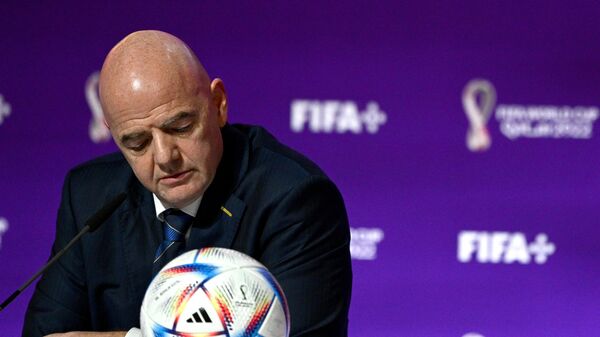 Gianni Infantino, presidente de la FIFA, durante un conferencia de prensa antes del Mundial de Catar 2022, el 19 de noviembre del 2022 - Sputnik Mundo