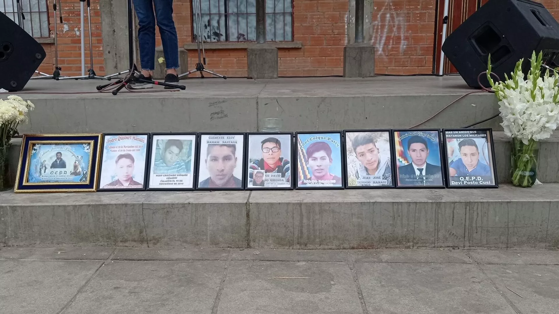 Un grupo de personas se reunió en la Plaza 25 de Julio de El Alto, Bolivia, para recordar la masacre de Senkata Un grupo de personas se reunió en la Plaza 25 de Julio de El Alto, Bolivia, para recordar la masacre de Senkata