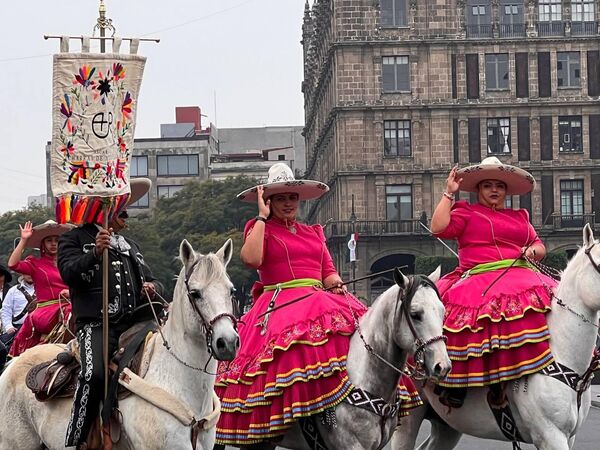 También de ese movimiento histórico surgieron figuras revolucionarias aún reivindicadas en México, como la de los generales rebeldes Francisco Villa y Emiliano Zapata. En la foto: las llamadas &#x27;Adelitas&#x27;, representación de la presencia femenina en la lucha armada. - Sputnik Mundo