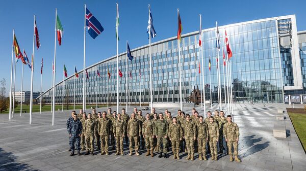 Cadetes ucranianos recibidos en la OTAN. - Sputnik Mundo