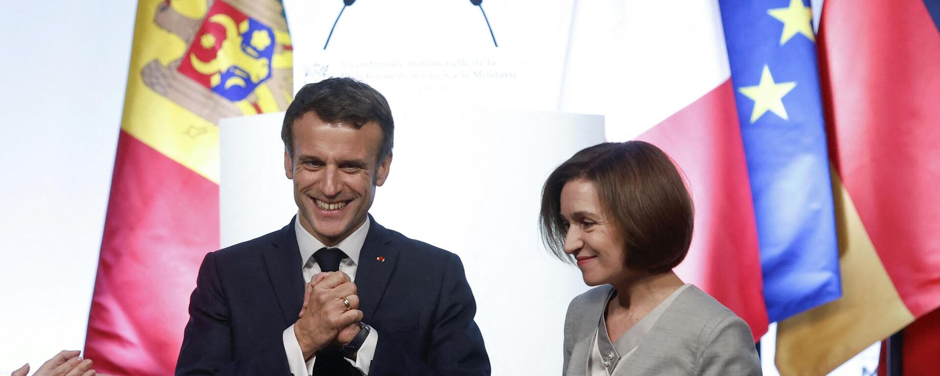 El presidente de Francia, Emmanuel Macron, y la presidenta de MOldavia, Maia Sandu (derecha) - Sputnik Mundo, 1920, 21.11.2022