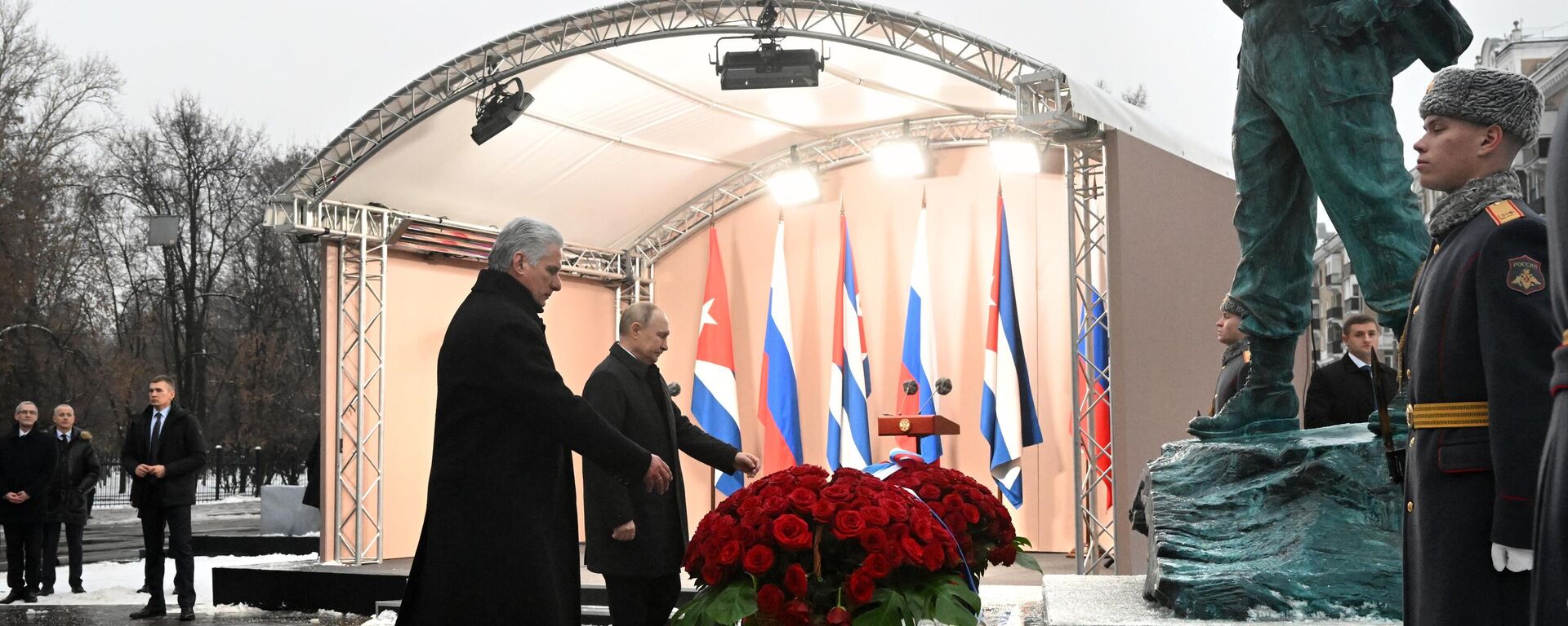 El presidente de Rusia, Vladímir Putin, y su homólogo cubano, Miguel Díaz-Canel, participaron en la inauguración de un monumento al líder de la revolución cubana, Fidel Castro (1926-2016) - Sputnik Mundo, 1920, 22.11.2022