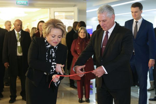 La presidenta del Consejo de la Federación (Senado ruso), Valentina Matvienko, y el presidente de Cuba, Miguel Díaz-Canel - Sputnik Mundo
