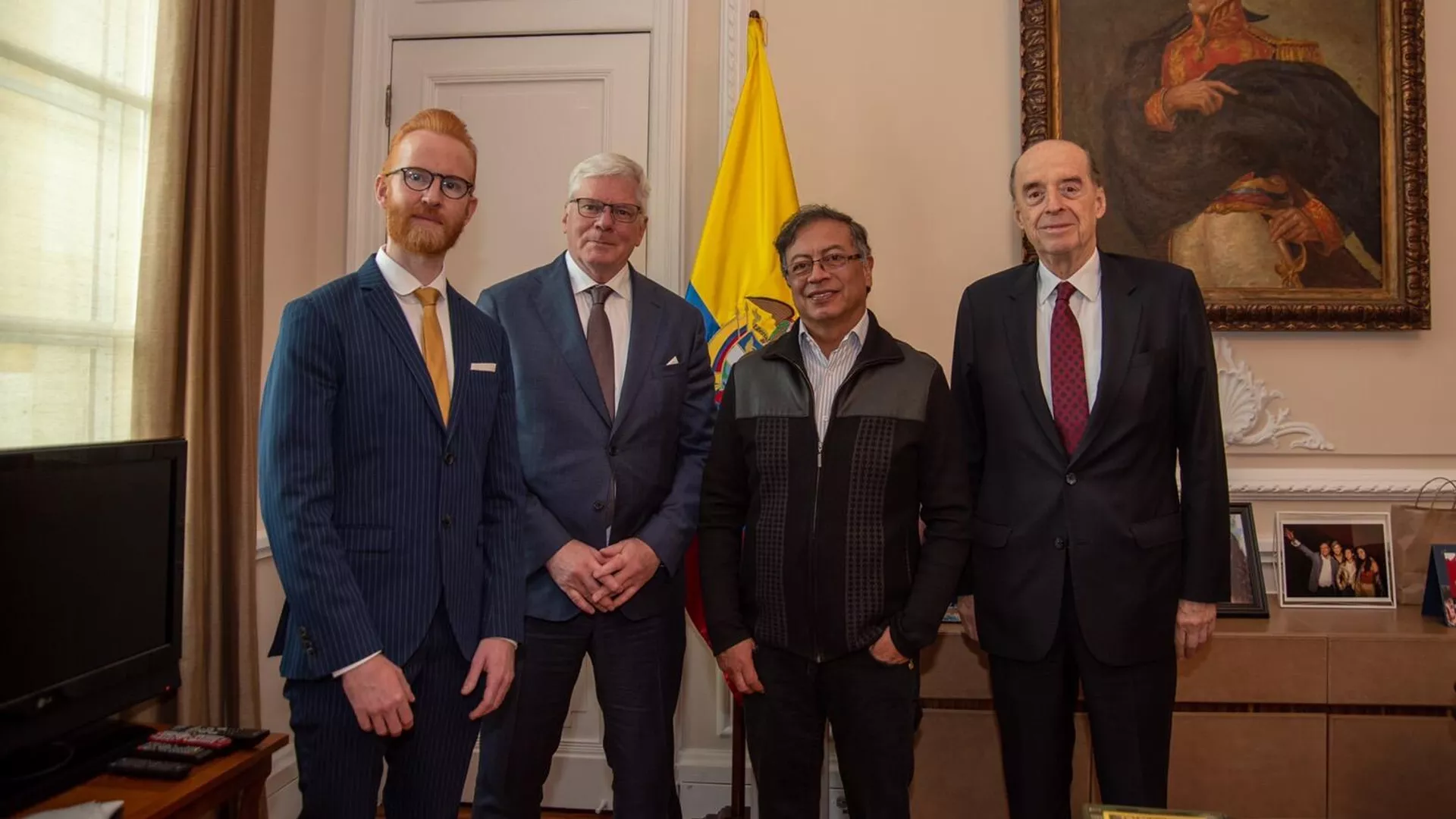 El presidente de Colombia, Gustavo Petro, con los voceros de WikiLeaks El presidente de Colombia, Gustavo Petro, con los voceros de WikiLeaks - Sputnik Mundo, 1920, 22.11.2022