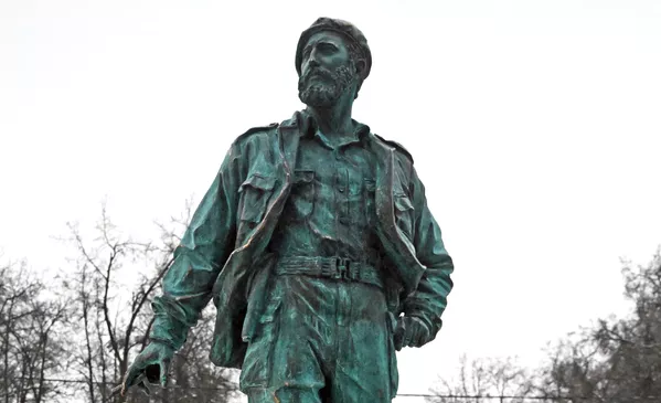 En Moscú tuvo lugar la inauguración del monumento al líder de la revolución cubana, Fidel Castro. A la ceremonia asistieron el presidente ruso, Vladímir Putin, y su homólogo cubano, Miguel Díaz-Canel, de visita oficial en la capital. En Moscú tuvo lugar la inauguración del monumento al líder de la revolución cubana, Fidel Castro. A la ceremonia asistieron el presidente ruso, Vladímir Putin, y su homólogo cubano, Miguel Díaz-Canel, de visita oficial en la capital. - Sputnik Mundo