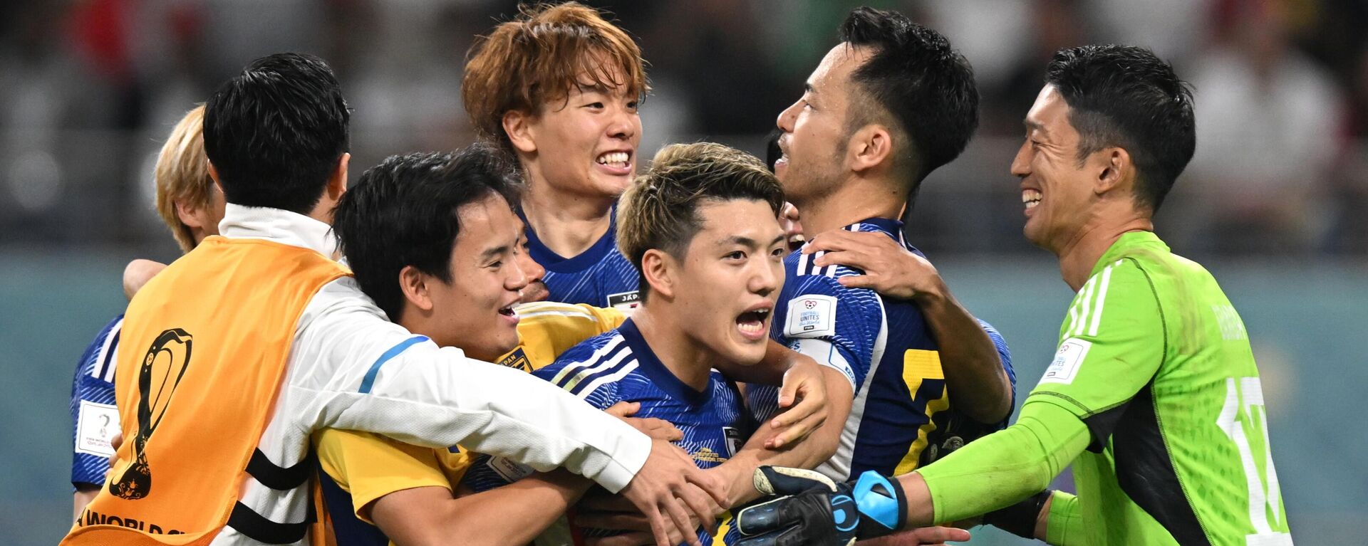 La selección japonesa tras la victoria ante la alemania - Sputnik Mundo, 1920, 23.11.2022