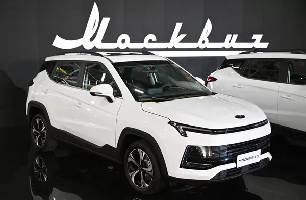 Автомобиль Москвич на Московском автомобильном заводе Москвич