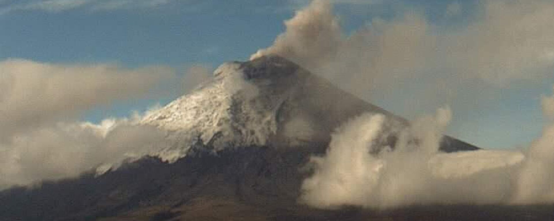 El volcán Cotopaxi en Ecuador - Sputnik Mundo, 1920, 20.09.2024