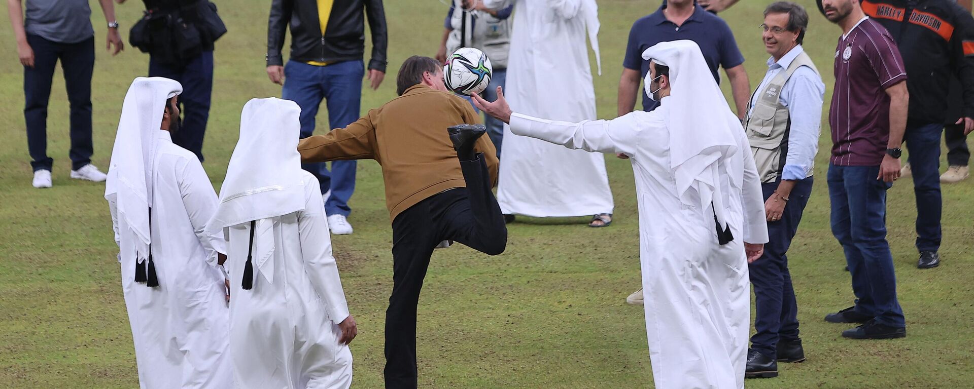 El presidente de Brasil, Jair Bolsonaro, durante una visita al estadio de Lusail en Doha, Qatar, el 17 de noviembre de 2021.
 - Sputnik Mundo, 1920, 16.12.2022