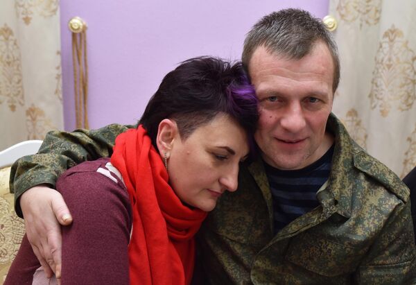 Según él, fueron retenidos como prisioneros, torturados y humillados. - Sputnik Mundo