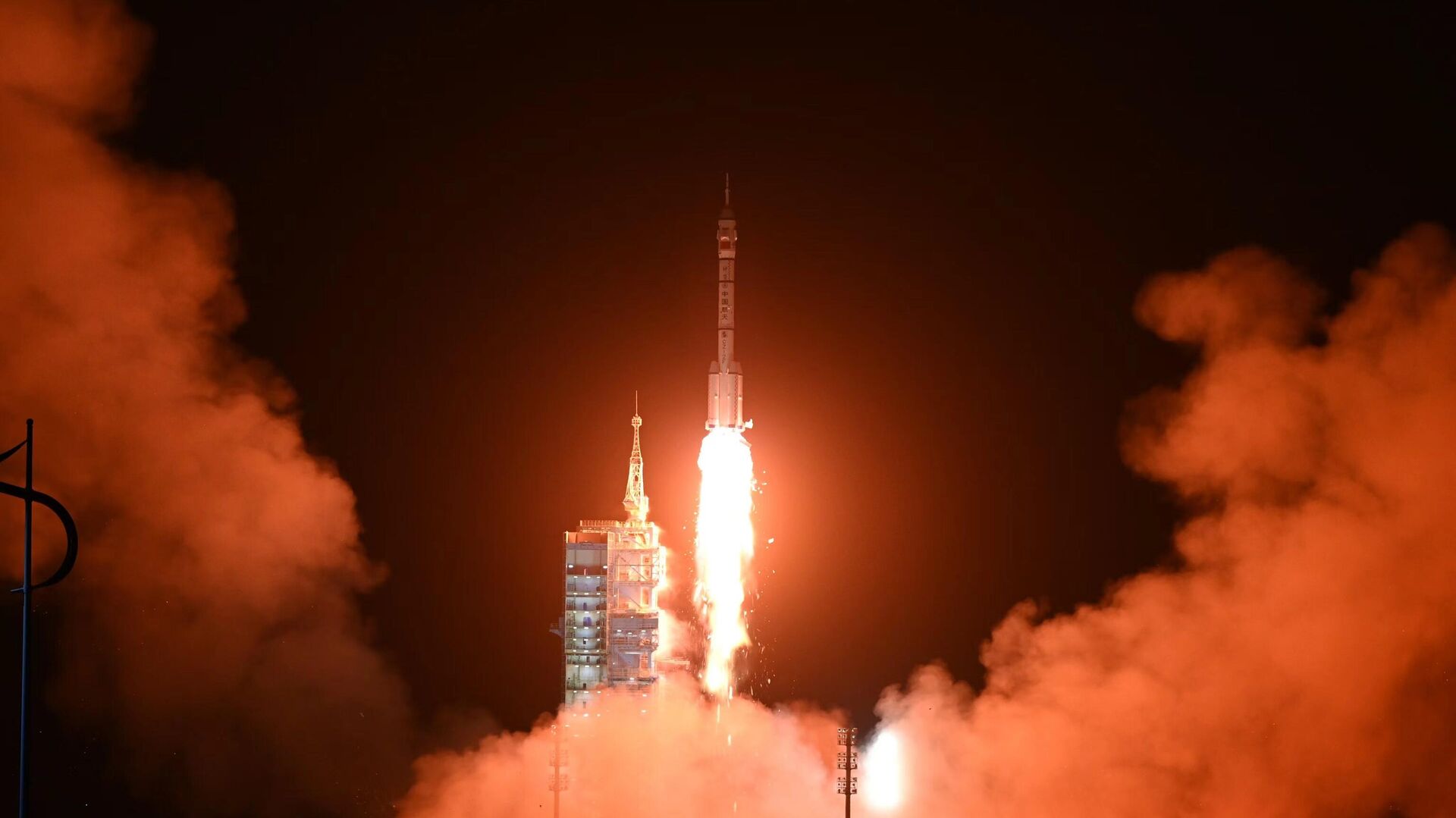 China lanza la nave espacial pilotada Shenzhou 15 China lanza la nave espacial pilotada Shenzhou 15 - Sputnik Mundo, 1920, 29.11.2022
