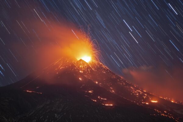 Senderos de estrellas y lava de Dario Giannobile es una de las 100 obras de primera categoría. - Sputnik Mundo