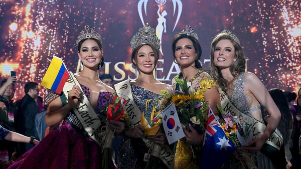 Победительницы конкурса Мисс Земля 2022 во время фотографирования  - Sputnik Mundo