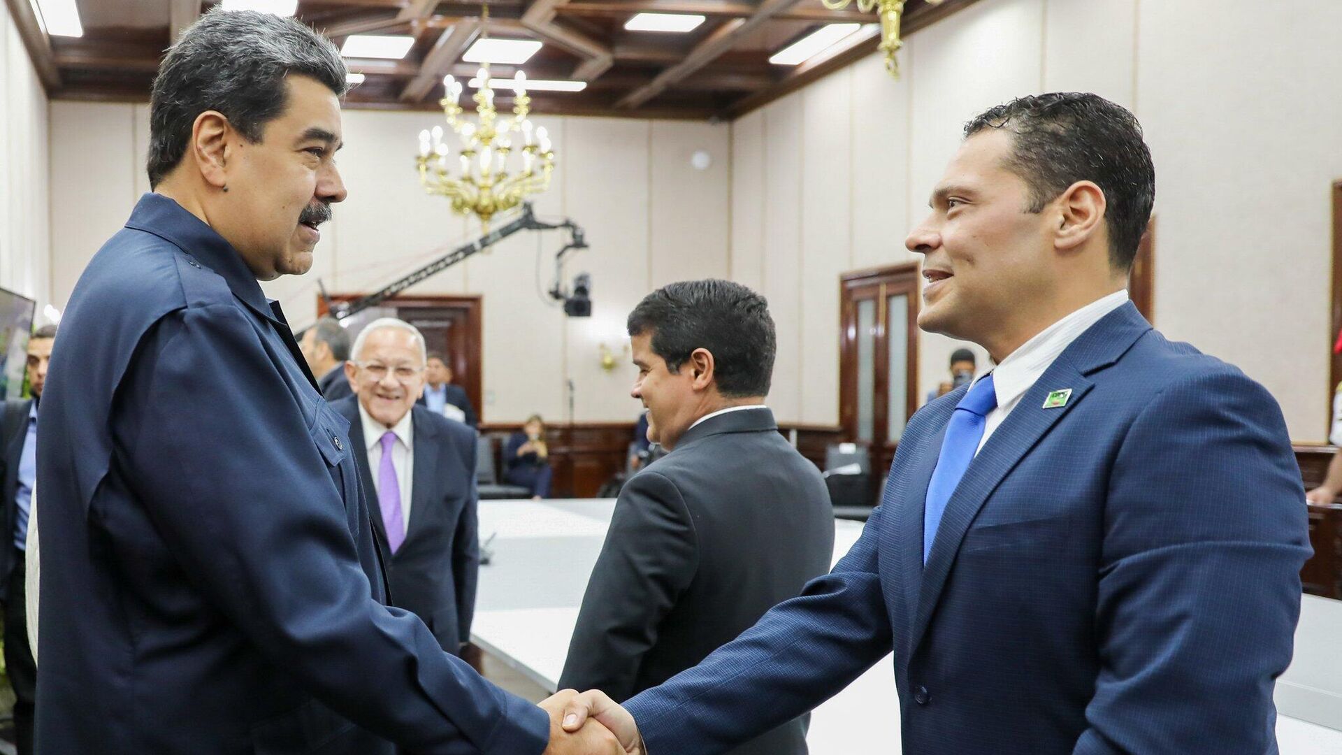 El presidente de Venezuela, Nicolás Maduro, y otras autoridades de su Gobierno se reunieron con el coalición opositora denominada Alianza Democrática El presidente de Venezuela, Nicolás Maduro, y otras autoridades de su Gobierno se reunieron con el coalición opositora denominada Alianza Democrática - Sputnik Mundo, 1920, 06.12.2022