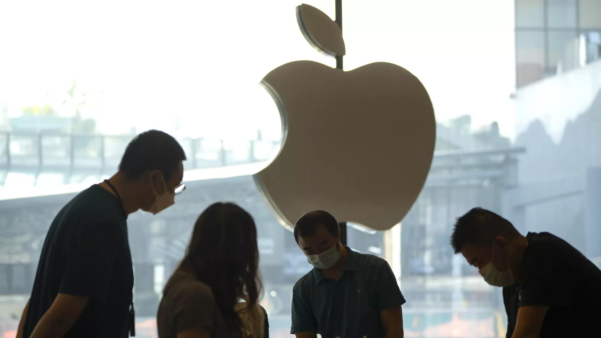 Clientes están en una Apple Store en Pekín, China - Sputnik Mundo, 1920, 04.01.2025