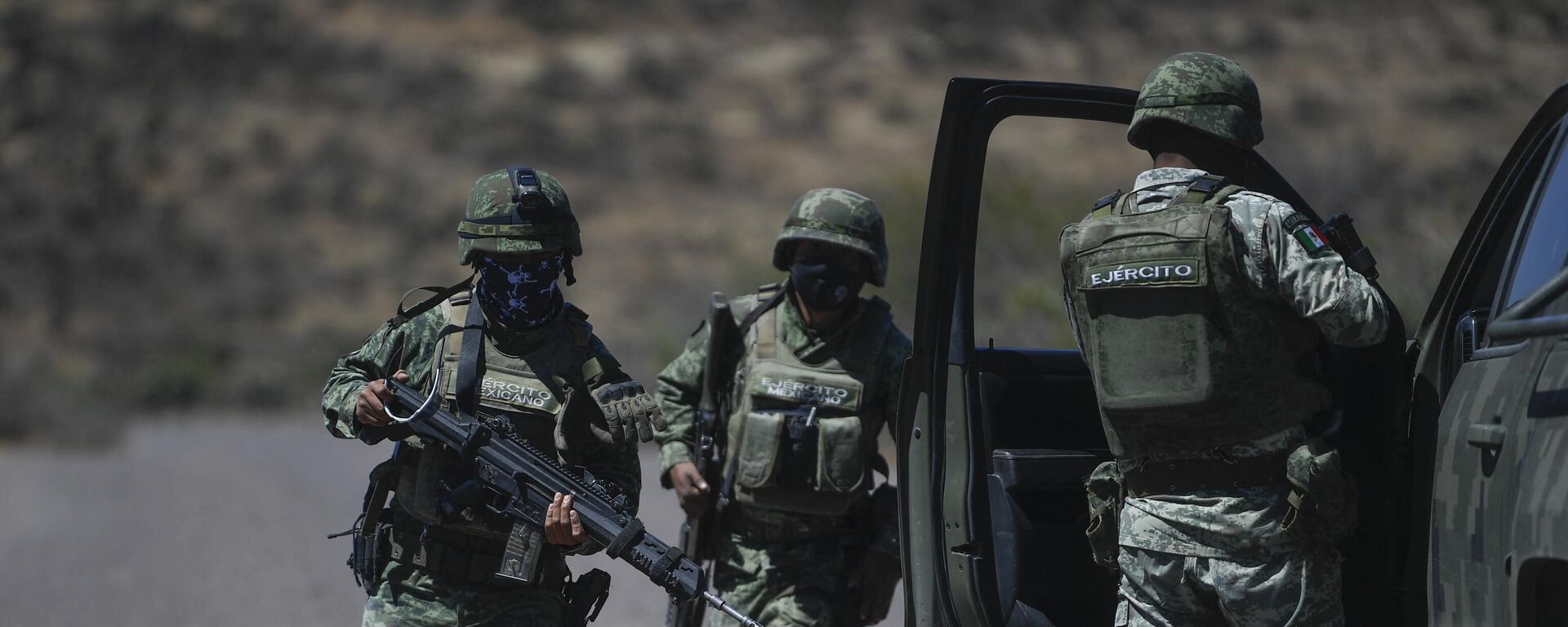 Soldados del ejército mexicano durante un operativo en el estado de Zacatecas, en el centro de México, en marzo de 2022 Soldados del ejército mexicano durante un operativo en el estado de Zacatecas, en el centro de México, en marzo de 2022 - Sputnik Mundo, 1920, 05.12.2022