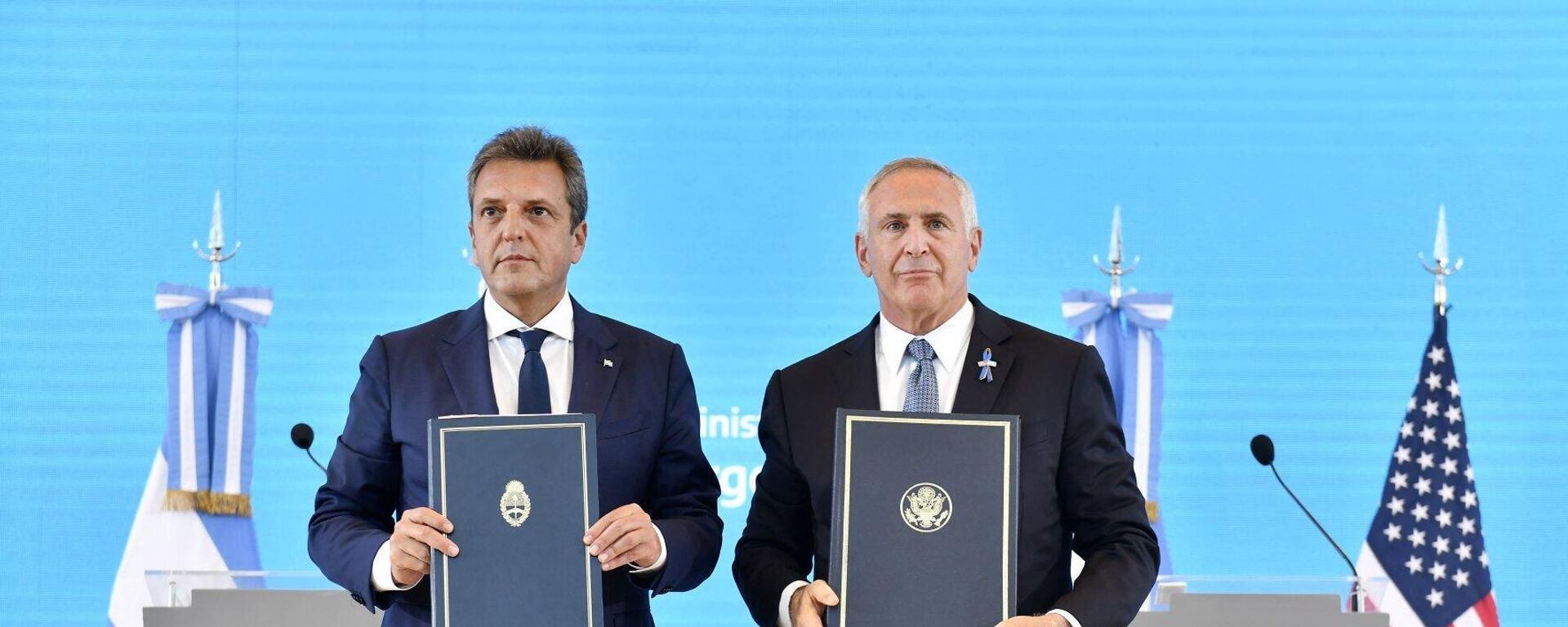 El ministro de Economía de Argentina, Sergio Massa, y el embajador de EEUU en Buenos Aires, Marc Stanley El ministro de Economía de Argentina, Sergio Massa, y el embajador de EEUU en Buenos Aires, Marc Stanley - Sputnik Mundo, 1920, 05.12.2022