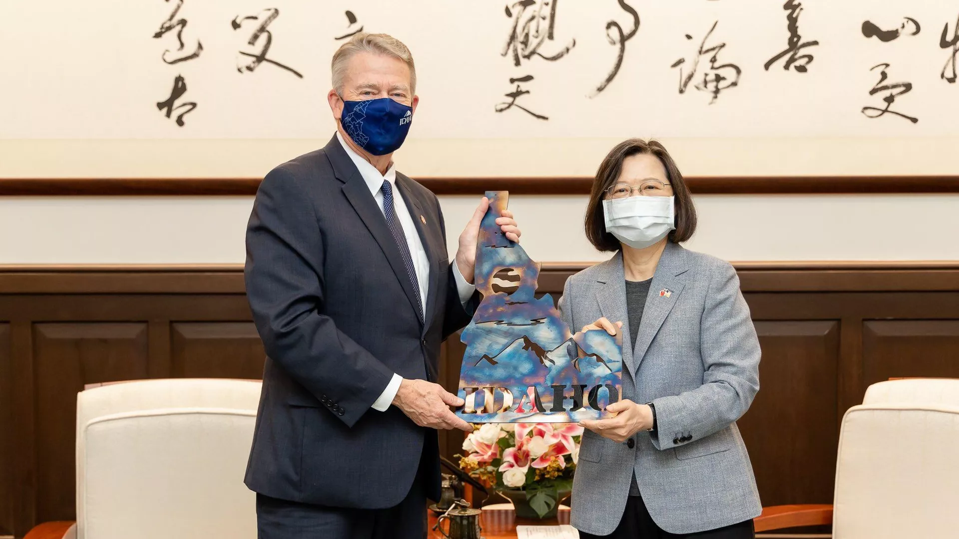 El gobernador del estado de Idaho, Brad Little, y la jefa de la Administración de Taiwán, Tsai Ing-wen El gobernador del estado de Idaho, Brad Little, y la jefa de la Administración de Taiwán, Tsai Ing-wen - Sputnik Mundo, 1920, 29.12.2022