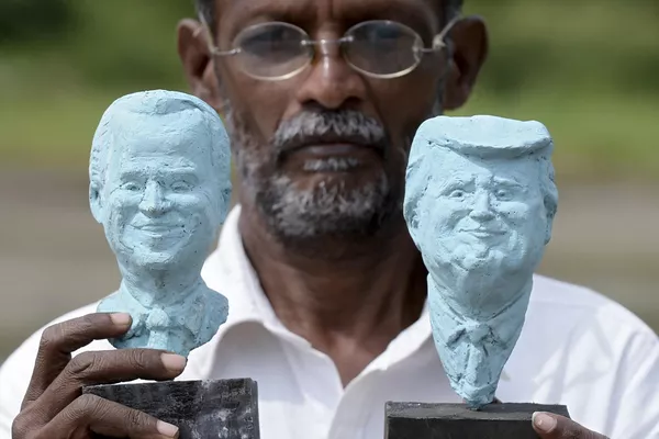 Bustos del presidente estadounidense Donald Trump y su rival demócrata Joe Biden, creados por el artista de Sri Lanka Upali Dias de cara a las elecciones presidenciales estadounidenses de 2020. Bustos del presidente estadounidense Donald Trump y su rival demócrata Joe Biden, creados por el artista de Sri Lanka Upali Dias de cara a las elecciones presidenciales estadounidenses de 2020. - Sputnik Mundo
