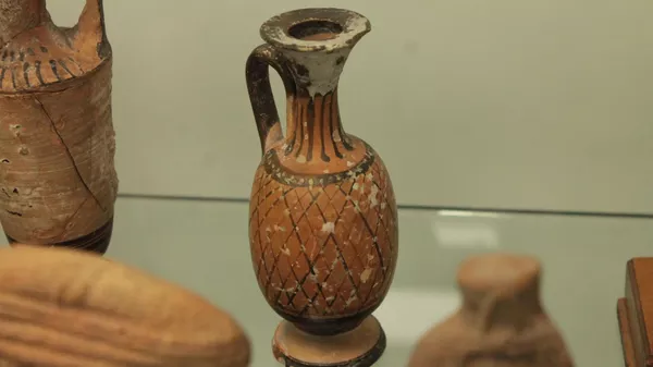 El jarrón Lekythos Apulian - Sputnik Mundo