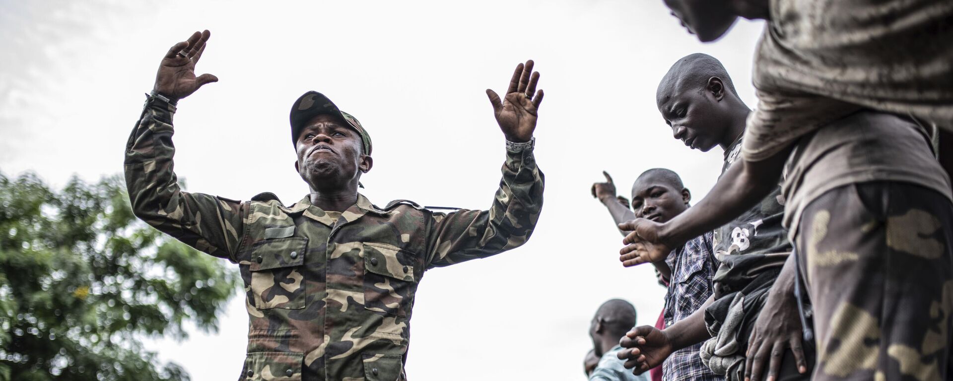 Un militar de Congo entrena a los jovenes para luchar contra los rebeldes M23 - Sputnik Mundo, 1920, 08.12.2022