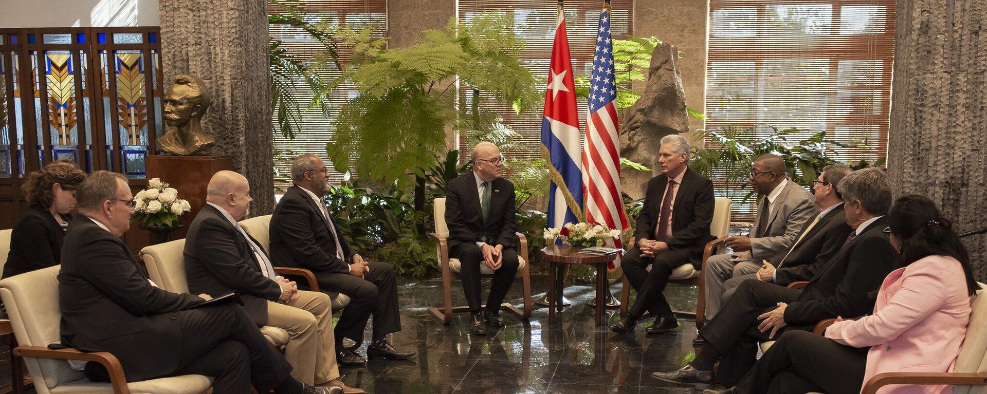 Miguel Díaz-Canel Bermúdez, presidente de Cuba, con congresistas estadounidenses - Sputnik Mundo, 1920, 11.12.2022