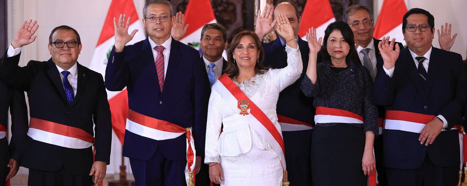 Dina Boluarte, presidenta de Perú, con su gabinete legal - Sputnik Mundo, 1920, 20.12.2022