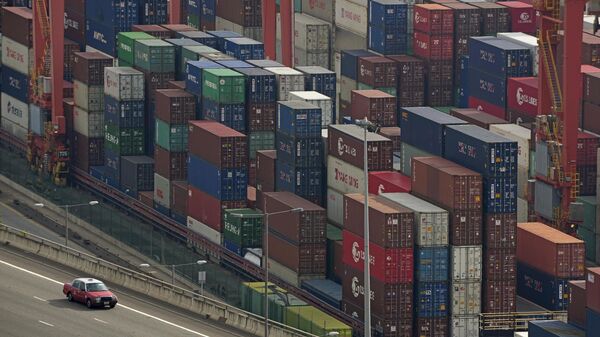 Unos contenedores - Sputnik Mundo