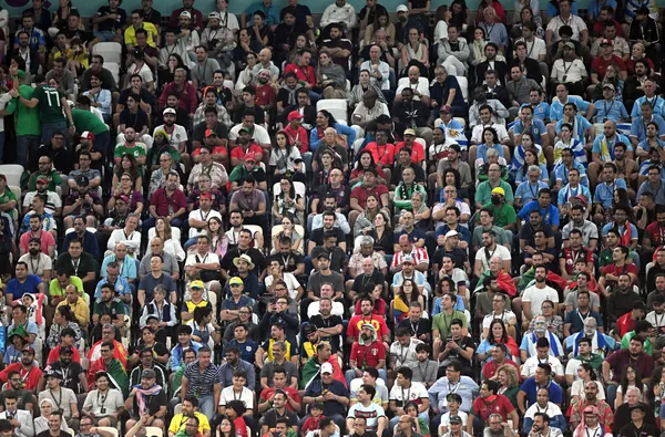 Aficionados en el partido de la fase de grupos entre Portugal y Uruguay, que terminó con la victoria portuguesa por 2-0. - Sputnik Mundo