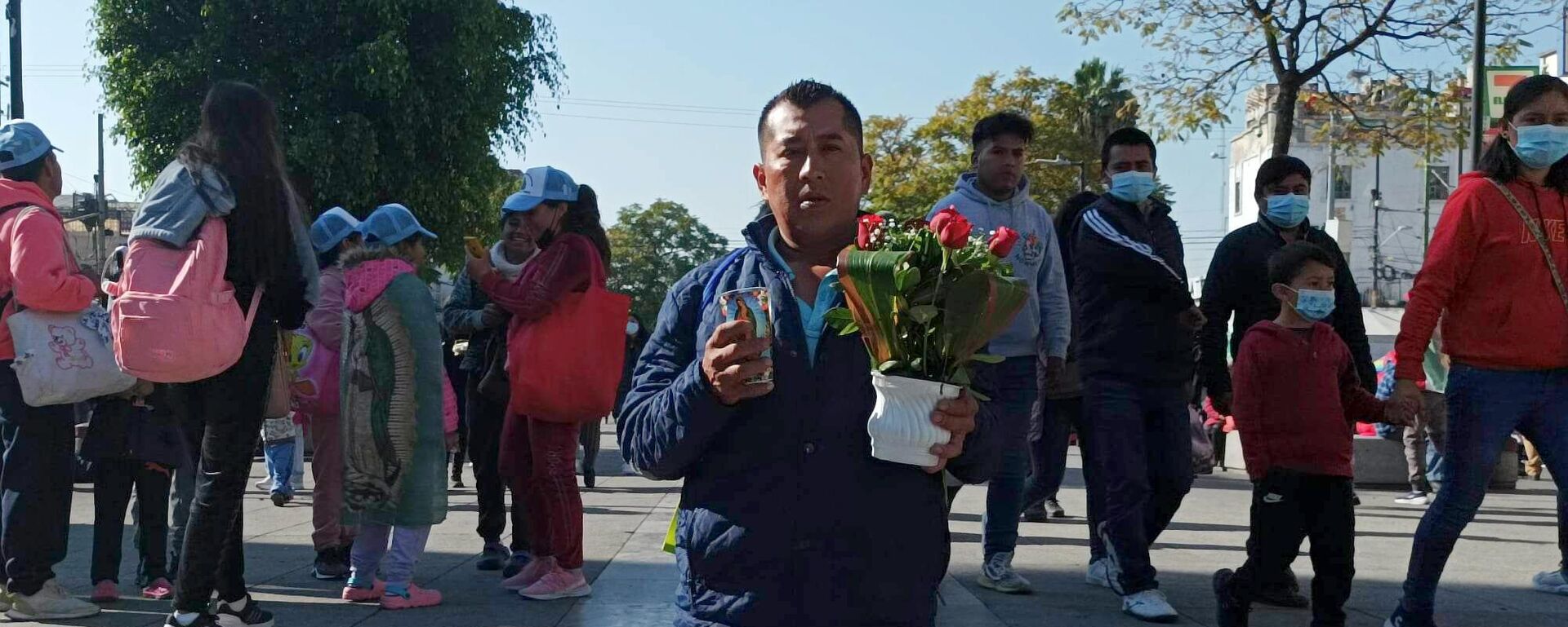 Peregrino en camino a la Basílica de Guadalupe - Sputnik Mundo, 1920, 13.12.2022