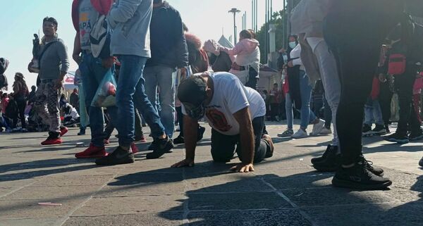 Los peregrinos recorren miles kilómetros desde diferentes puntos de México para agradecer a la Virgen María las bendiciones y milagros que recibieron en el año. - Sputnik Mundo