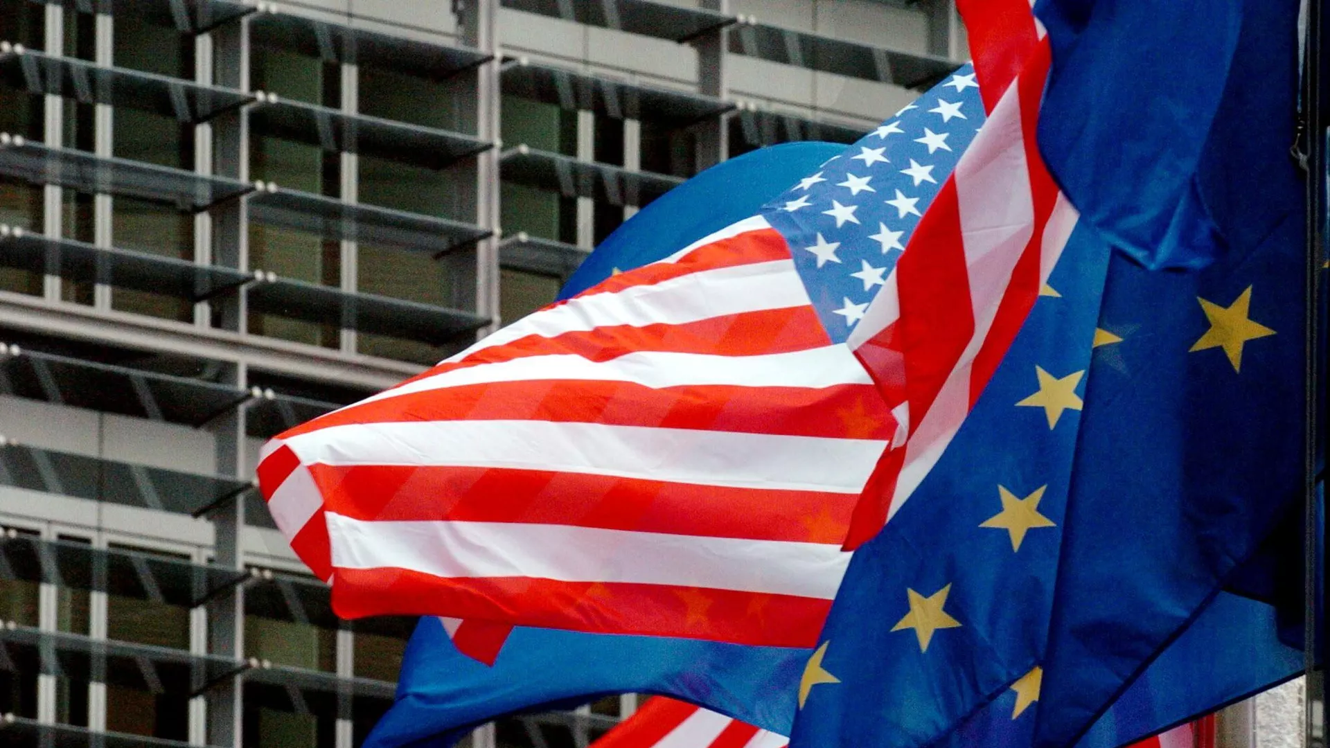 Banderas de EEUU y UE