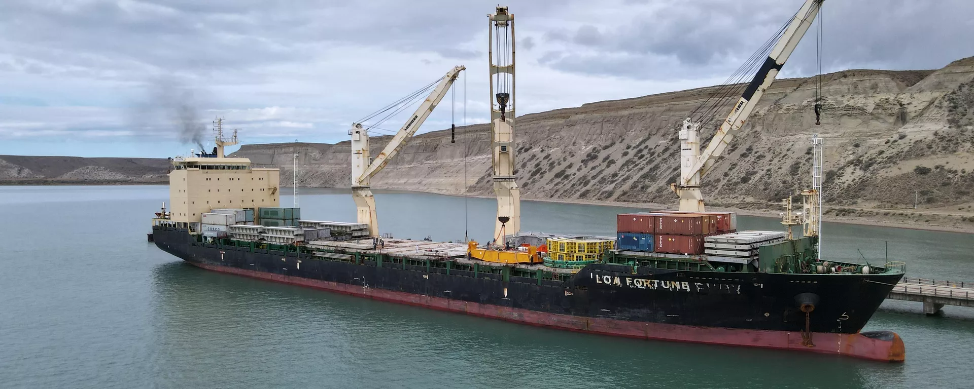Barco que arribó con la turbina china al puerto de Santa Cruz  - Sputnik Mundo, 1920, 15.12.2022