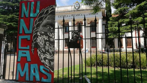 La Escuela de Mecánica de la Armada (ESMA) fue uno de los principales espacios de tortura y detenciones arbitrarias operativo durante la dictadura militar que se impuso en Argentina a partir de 1976. Fue reconvertida por el kirchnerismo en un espacio de memoria de las víctimas del terrorismo de Estado. - Sputnik Mundo