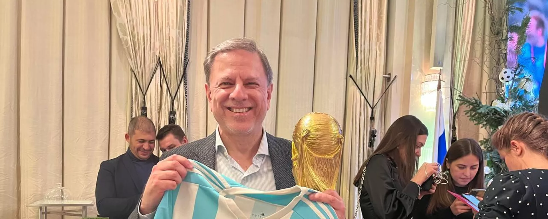 Eduardo Antonio Zuain, embajador Extraordinario y Plenipotenciario de la República de Argentina en Rusia Eduardo Antonio Zuain, embajador Extraordinario y Plenipotenciario de la República de Argentina en Rusia - Sputnik Mundo, 1920, 18.12.2022