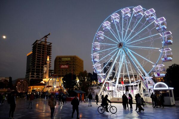 Feria de Navidad en Tirana, Albania. - Sputnik Mundo