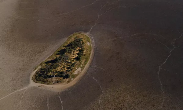 Hoy, desde arriba, las llanuras chilenas se parecen cada vez más a la extensión sin agua de Marte. Hoy, desde arriba, las llanuras chilenas se parecen cada vez más a la extensión sin agua de Marte. - Sputnik Mundo
