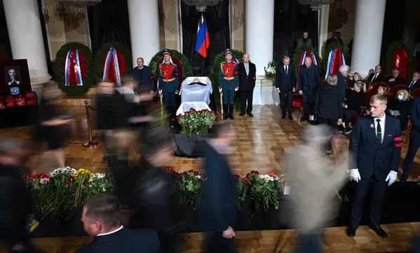 Ceremonia de despedida del ex presidente de la URSS Mijaíl Gorbachov en la Sala de las Columnas de Moscú. El primer y último presidente de la URSS, Mijaíl Gorbachov, falleció el 30 de agosto tras una grave y prolongada enfermedad, tenía 91 años. Ceremonia de despedida del ex presidente de la URSS Mijaíl Gorbachov en la Sala de las Columnas de Moscú. El primer y último presidente de la URSS, Mijaíl Gorbachov, falleció el 30 de agosto tras una grave y prolongada enfermedad, tenía 91 años. - Sputnik Mundo