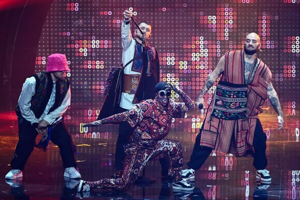 Integrantes de la banda Kalush Orchestra durante su presentación en la contienda artística Eurovision Song.El evento fue celebrado en Turín, Italia, el 14 de mayo. - Sputnik Mundo