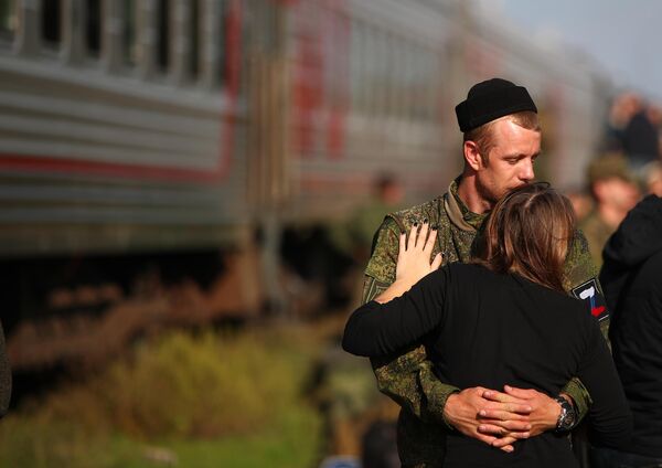El 21 septiembre, en una alocución televisada a la nación, Putin anunció la movilización parcial de los reservistas que, según el Ministerio de Defensa, engloba a 300.000 personas y es necesaria para garantizar la seguridad de los territorios liberados en Donbás. - Sputnik Mundo