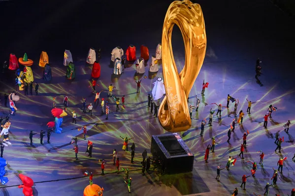 Bailarines despliegan su arte durante la ceremonia inaugural del Mundial de Fútbol de Catar 2022, evento que sería seguido por el partido inaugural entre el anfitrión y la selección de Ecuador en el estadio Al-Bayt, ubicado al norte de la capital, Doha, el 20 de noviembre. Bailarines despliegan su arte durante la ceremonia inaugural del Mundial de Fútbol de Catar 2022, evento que sería seguido por el partido inaugural entre el anfitrión y la selección de Ecuador en el estadio Al-Bayt, ubicado al norte de la capital, Doha, el 20 de noviembre. - Sputnik Mundo