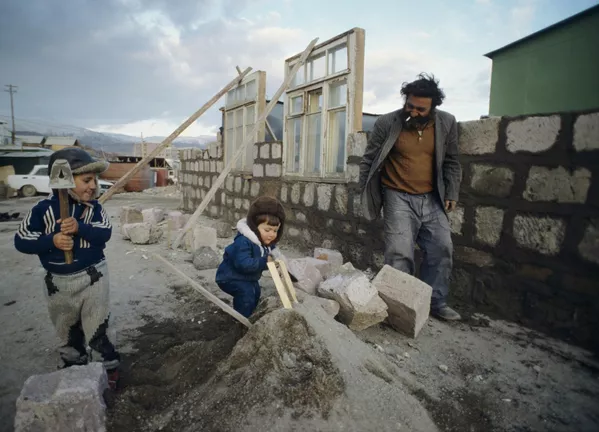 En la URSS no había desempleo. Los ciudadanos del país confiaban en el futuro. Los ciudadanos que necesitaban vivienda en la URSS la recibían gratuitamente.En la foto: construcción de nuevas casas tras un terremoto en el norte de Armenia, 1988. En la URSS no había desempleo. Los ciudadanos del país confiaban en el futuro. Los ciudadanos que necesitaban vivienda en la URSS la recibían gratuitamente.En la foto: construcción de nuevas casas tras un terremoto en el norte de Armenia, 1988. - Sputnik Mundo
